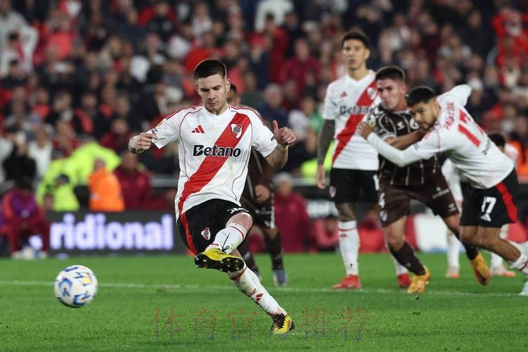 天空:皇马巴黎也有意马内 但球员本人更倾向拜仁